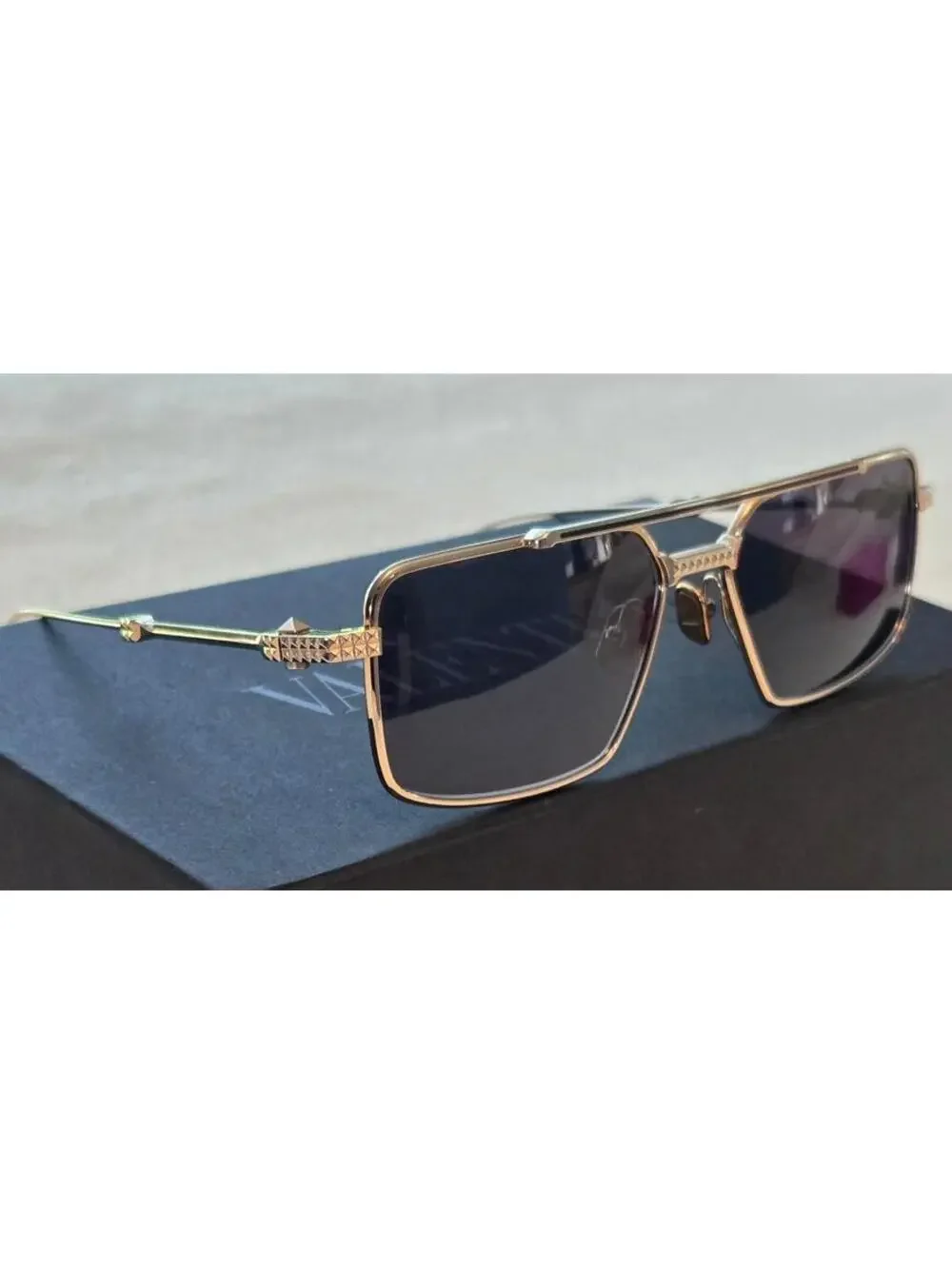 Authentic Valentino V-SEI VLS-111A Gold Titanium Luxury Aviator Sunglasses Japan